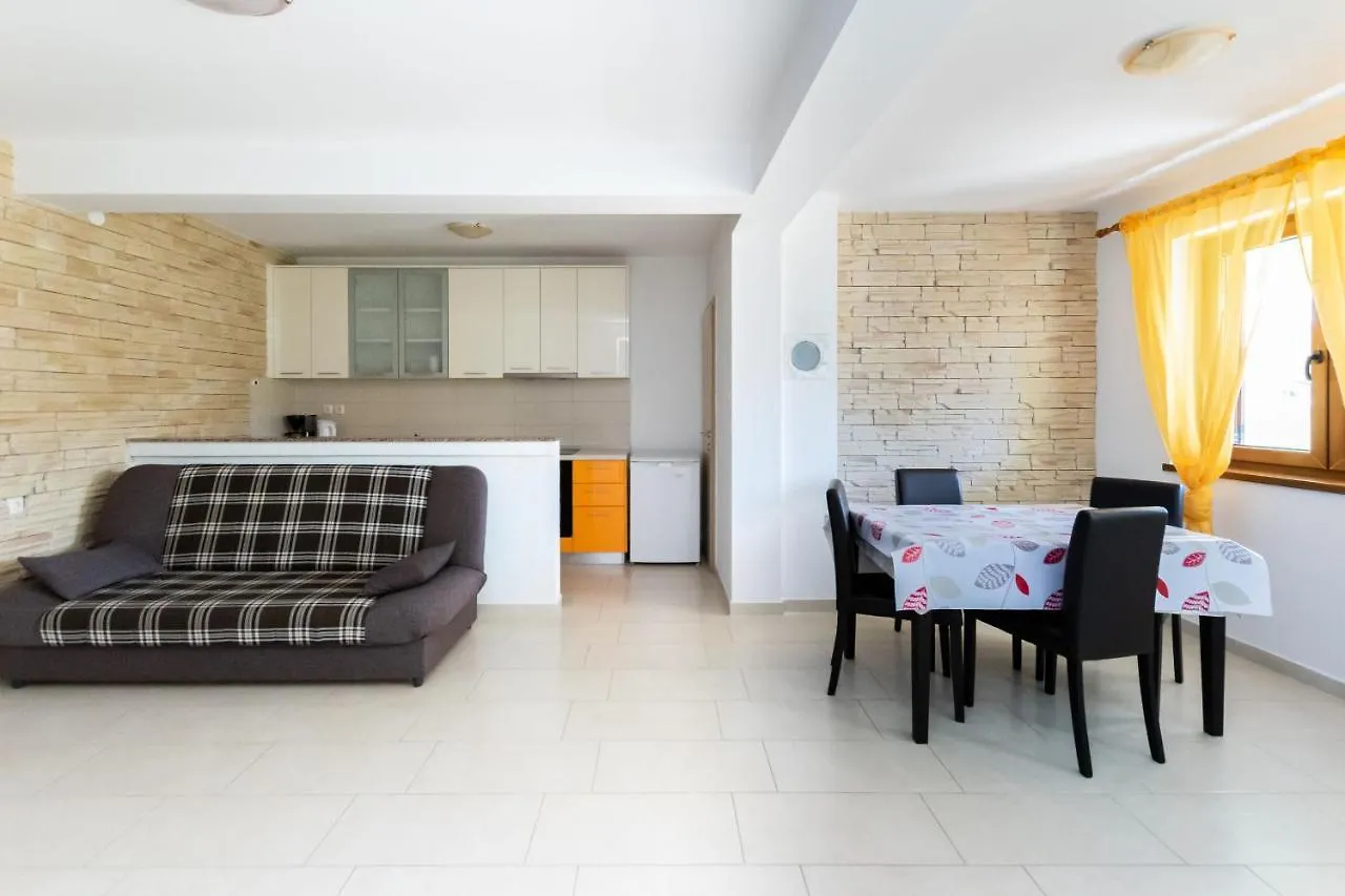 Apartments Mario Lopar