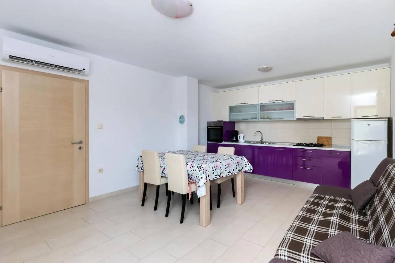 Apartments Mario Lopar