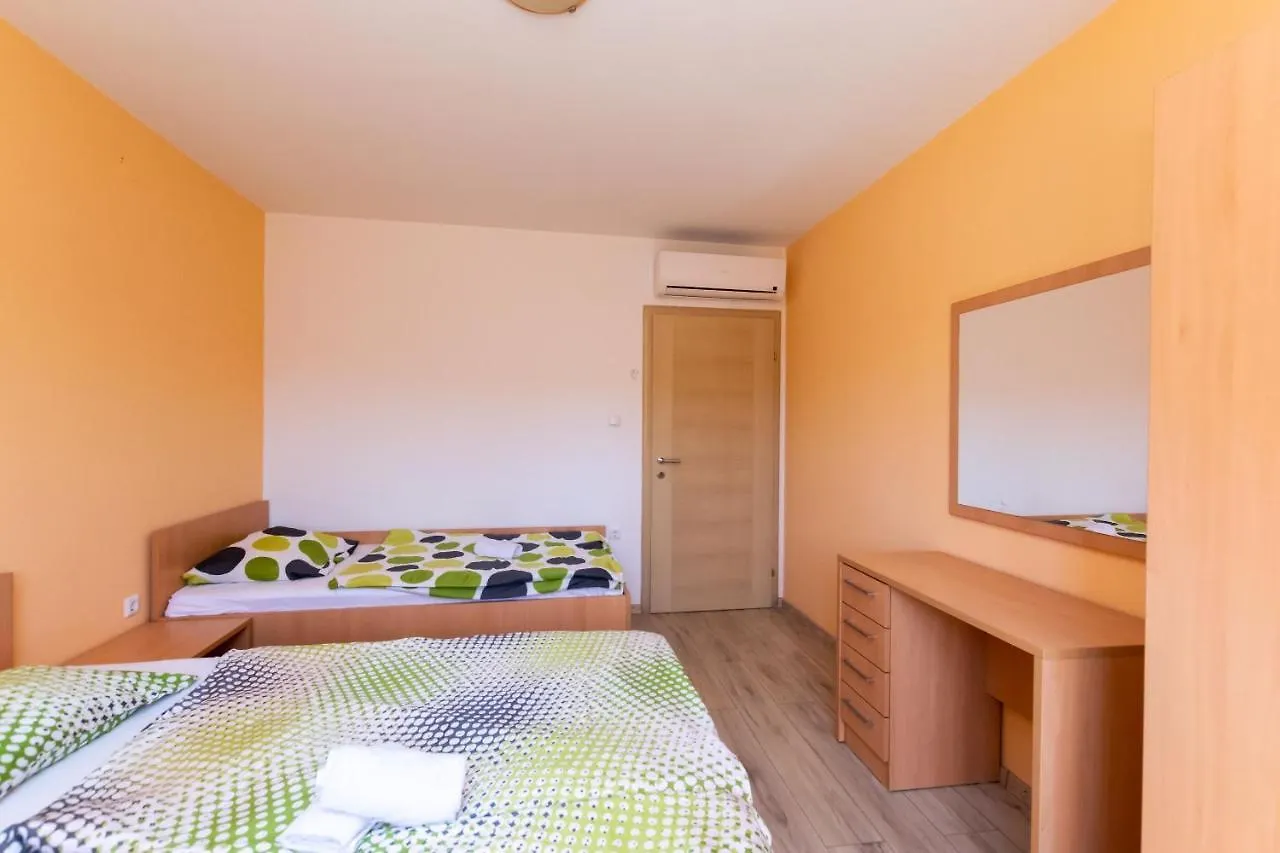 Apartments Mario Lopar