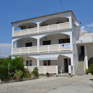Apartment 386 Ruza I Josip Piculjan, Lopar